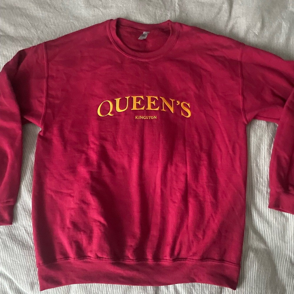 Queen’s University Gildan Red Heavy Blend Sweatshirt